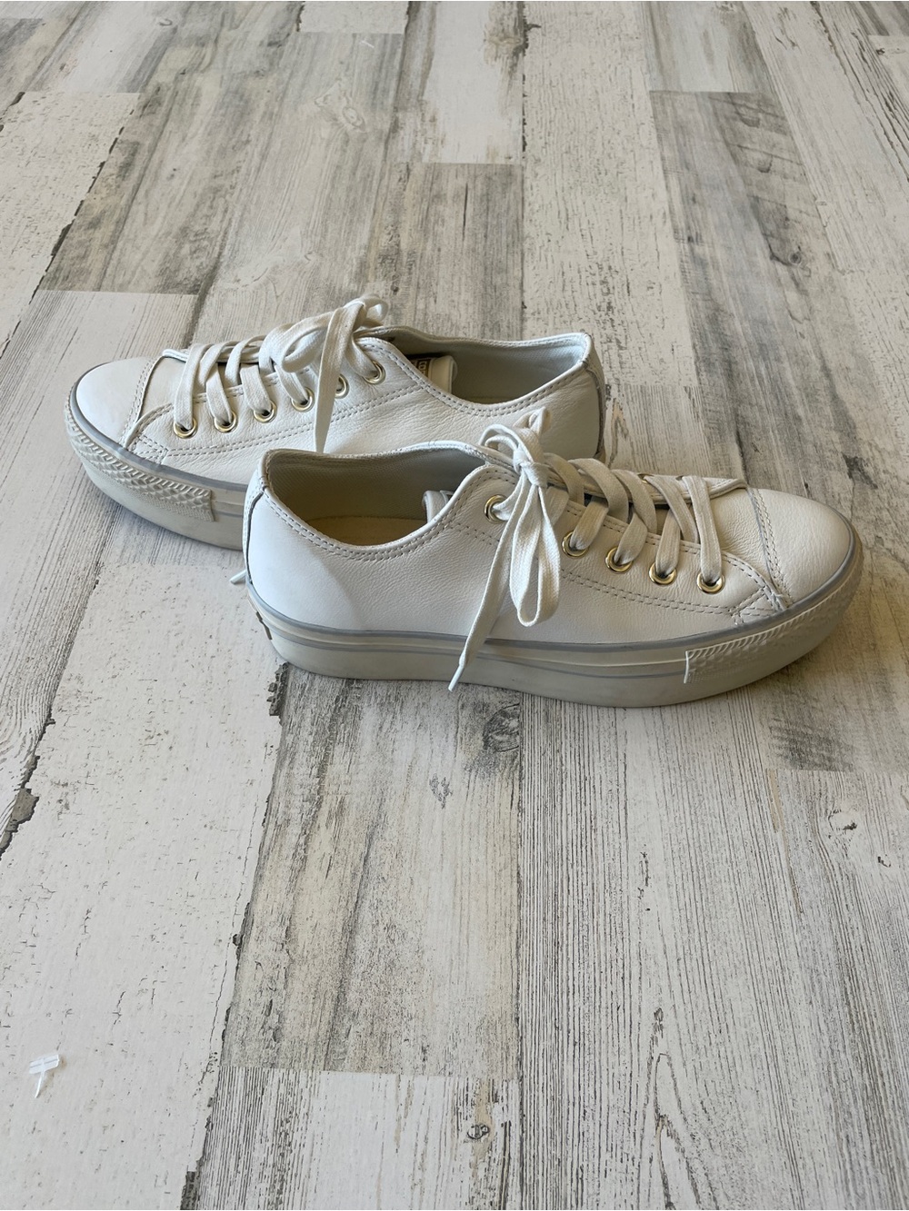 Converse off white Low-Top Platform Sneakers Leather SZ 7.5 Makes you tall!!